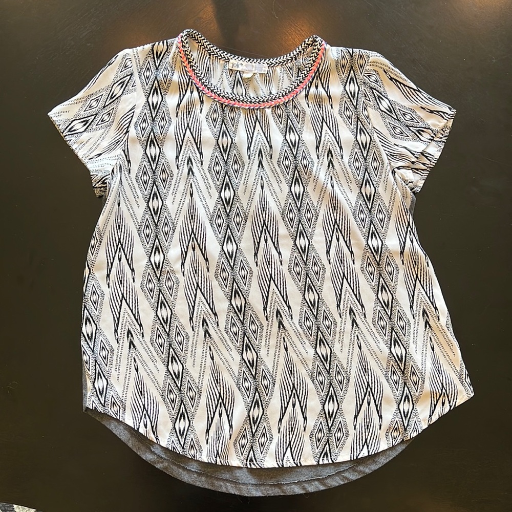 Jolt black / gray / white patterned blouse, size S